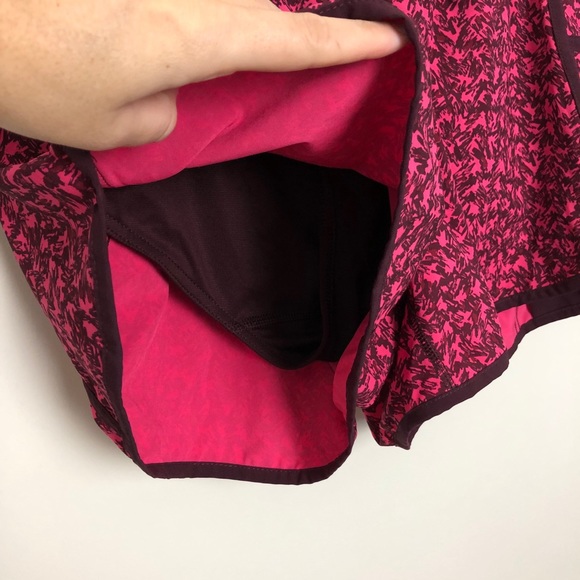 LULULEMON- Tracker Short III Bon Bon Bordeaux - Picture 8 of 13